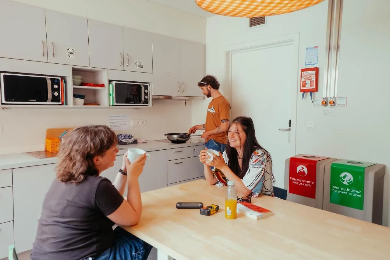 Snuffel Youth Hostel Μπριζ 0*,