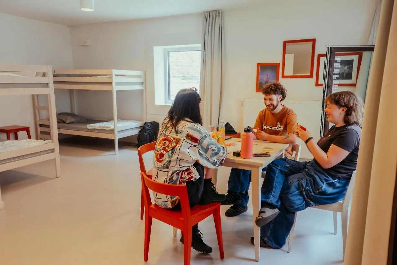 Snuffel Youth Hostel Μπριζ