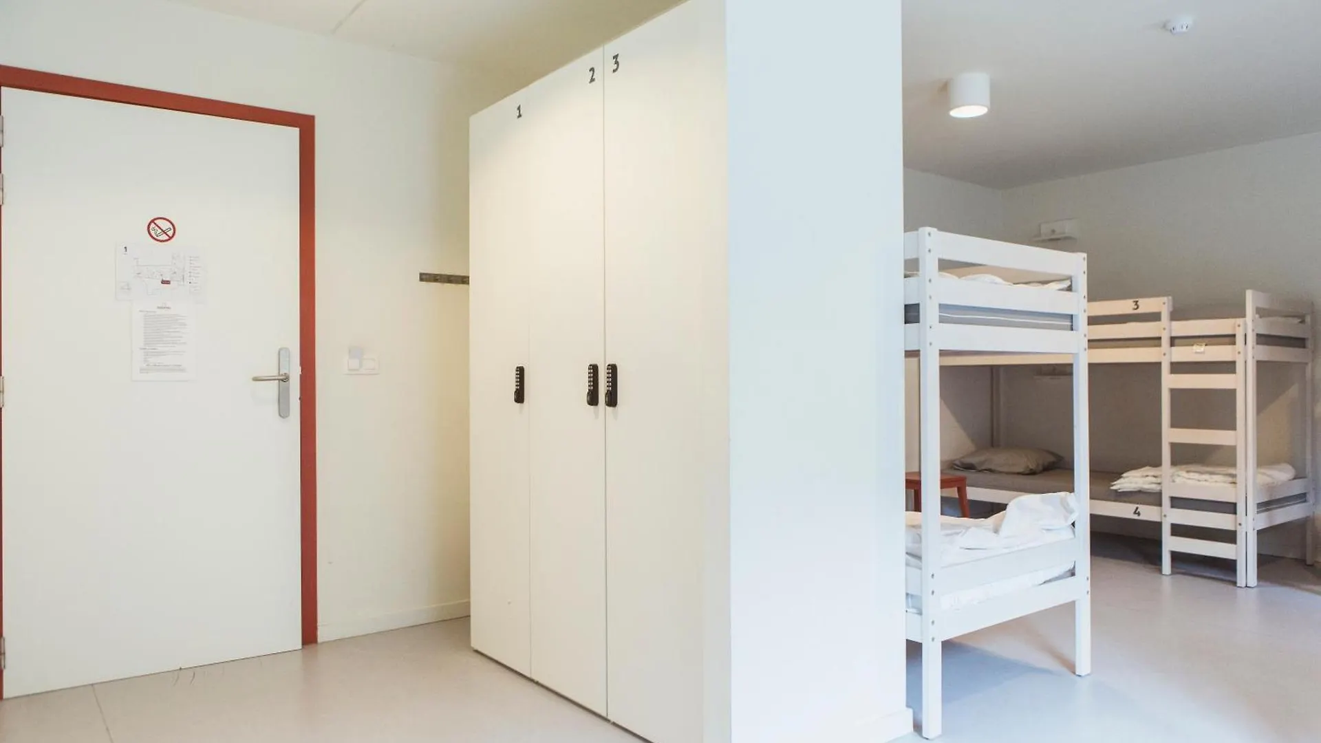 Snuffel Youth Hostel Μπριζ
