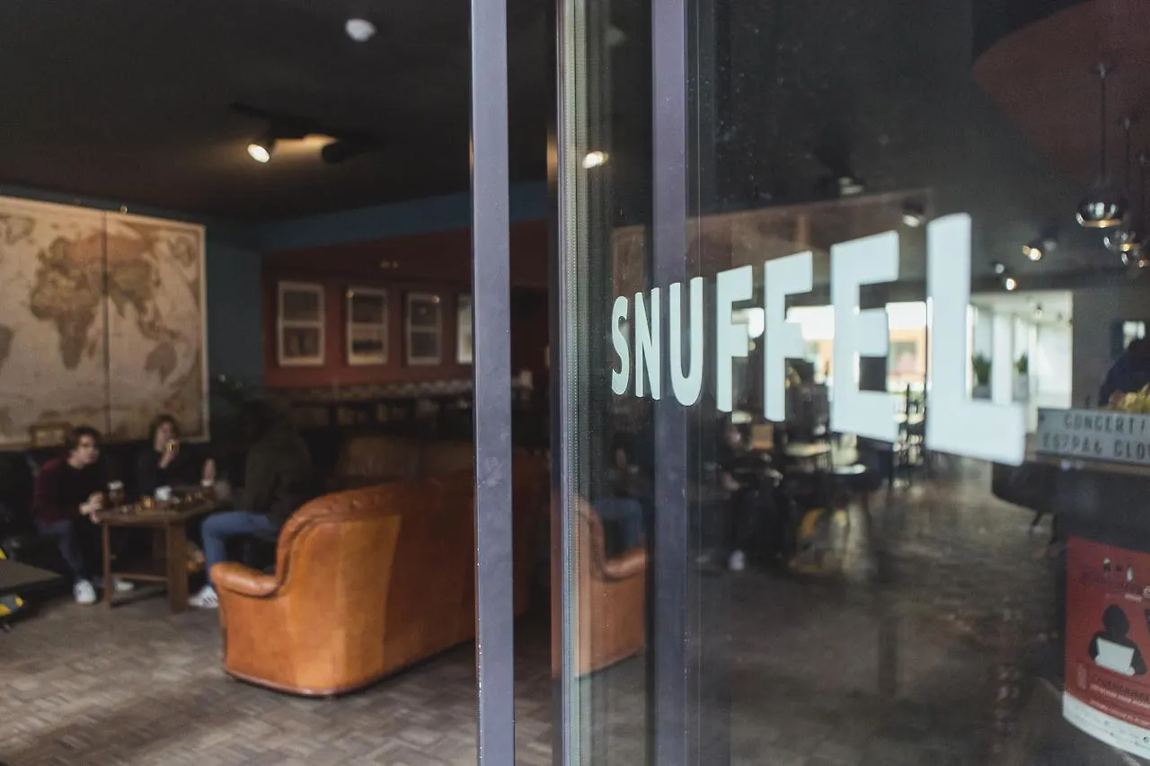 Snuffel Youth Hostel Μπριζ 0*,
