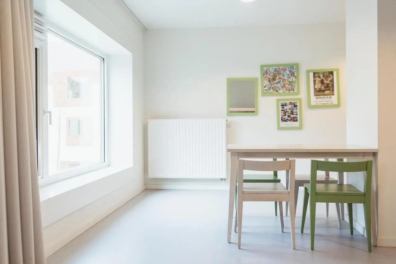 Snuffel Youth Hostel Μπριζ